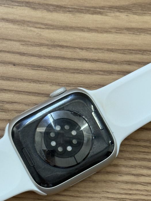 Продается Apple Watch 8