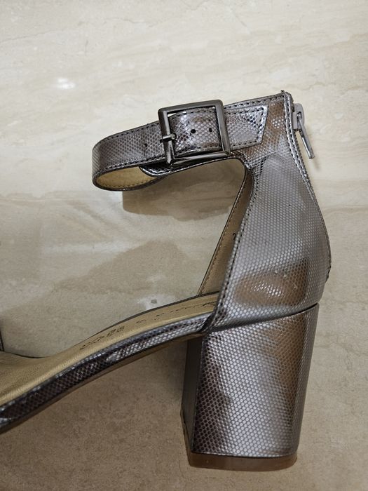 Sandale cu toc 6cm din piele argintie, 37, stare ff buna