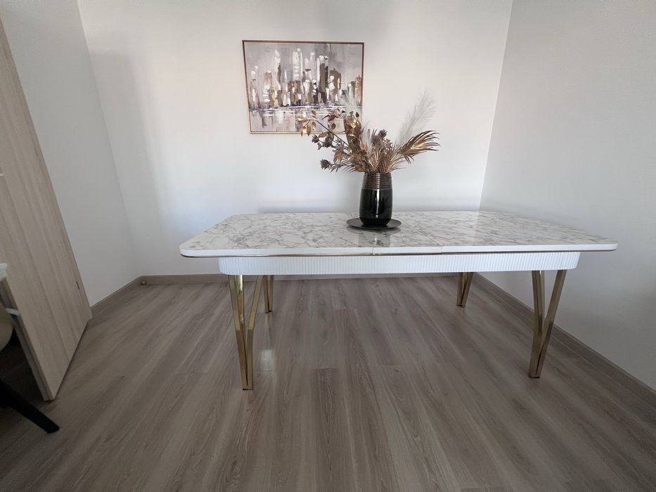 Masă de dining extensibilă cu efect de marmură/aur