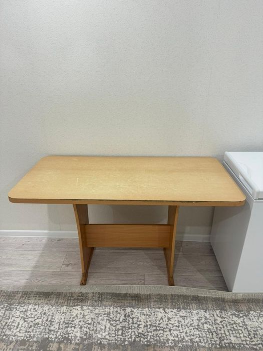 Продам кухонный стол