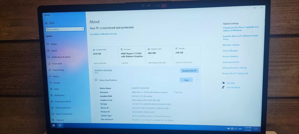 Лаптоп Lenovo V15 G4 AMN (AMD Ryzen 3 7320u, 8GB LPDDR5 5500 Mhz, 256GB SSD NVMe, 15.6" Full HD)