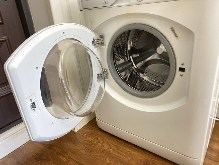 Стиральная машина Ariston AVSL109