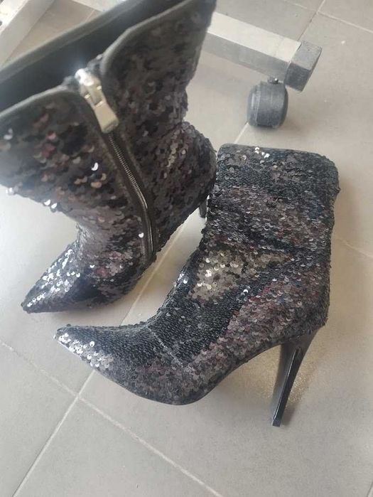 Дамски боти с пайети на висок ток