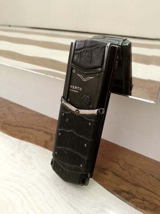 Vertu кожанный корпус