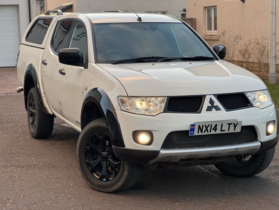 Mitsubishi l200 barbarian  am doua bucati 2014 si 2011 euro 5 180 cai