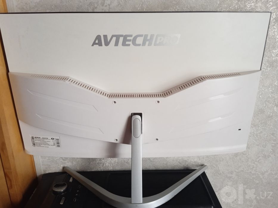 Avtech Pro 27 Curved