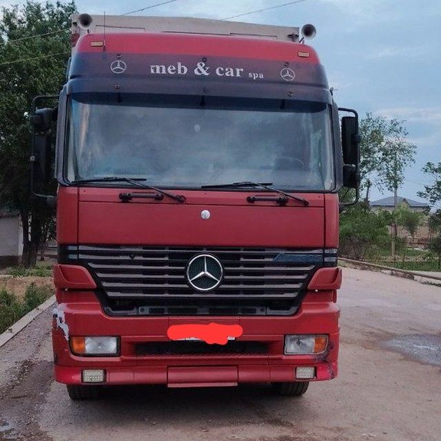Mersedes Actros paravoz