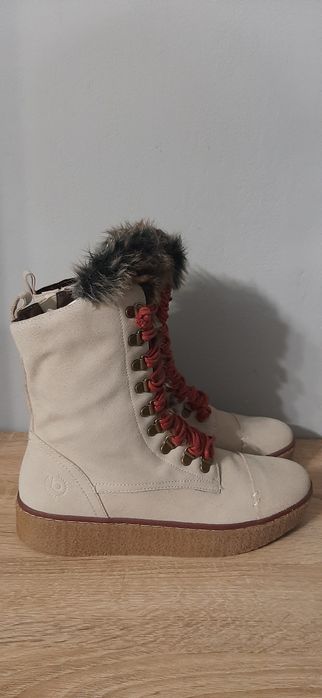 40 номер чисто Нови Ботуши BUGATTI
Естествен велур, регулиране на широ