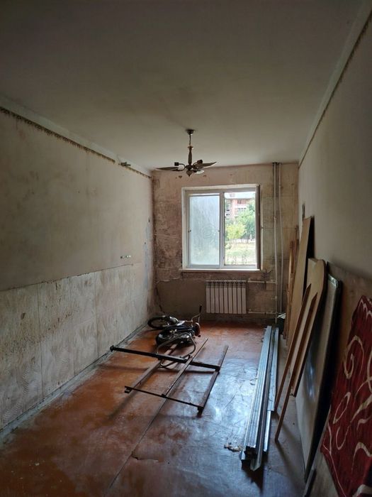 3-mikrorayonda 2 xonli 1 etaj sotiladi