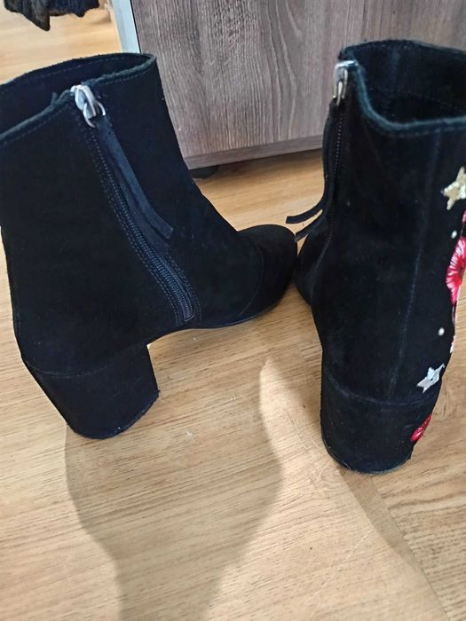 Дамски велурени боти