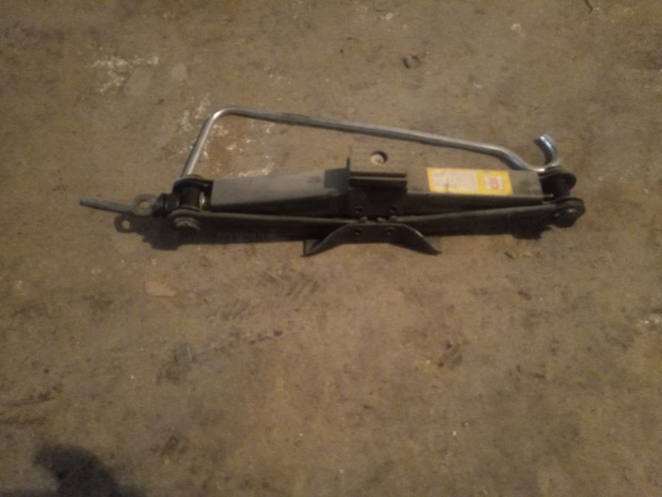 Домкрат новый              .