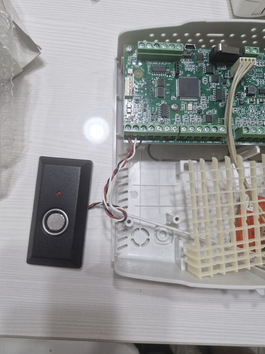 Продам комплект охранной сигнализации.