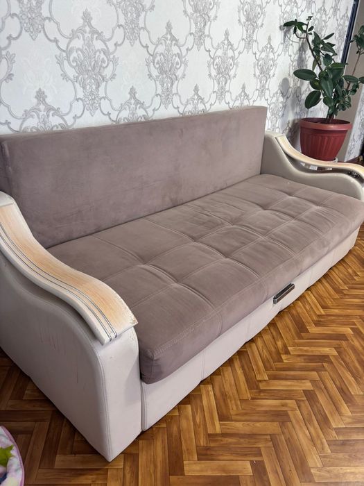 Продам диван. 30000 тенге. Не новый б. у