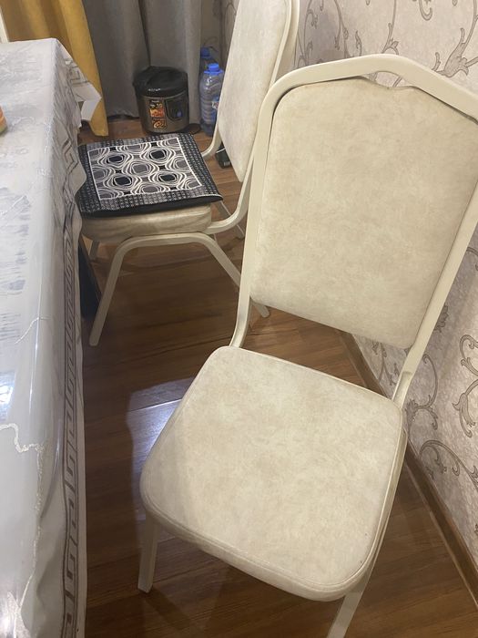 Стулья кухонные( и для гостиный)