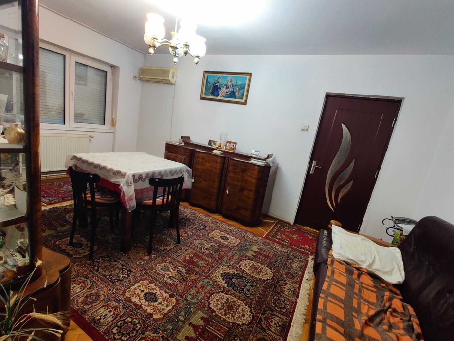 Inchiriez apartament 3 camere Boul Rosu