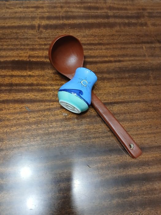Дървена  лъжица  и  солница