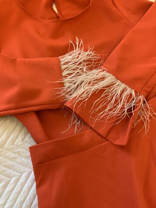 Rochie rosie cu pene albe Xs-S INGRID TEODOSIU