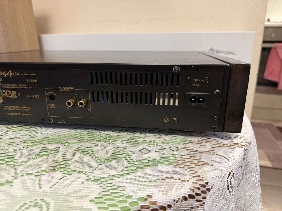 FineArts T-9000 FM Тунер