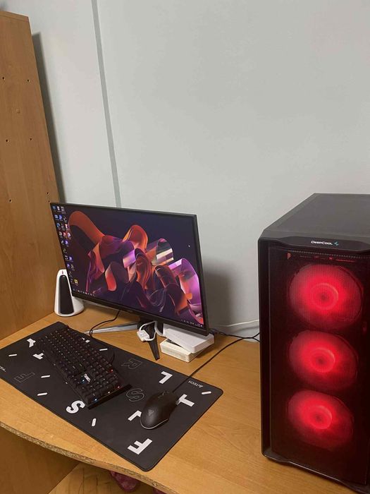 Геймърски компютър + монитор