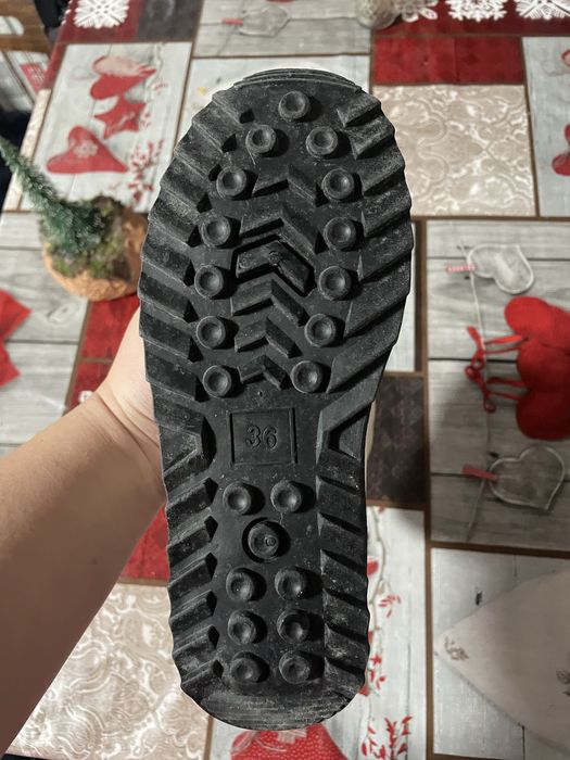 Продам обувь на девочку зимние теплые