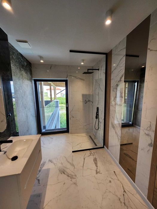 Sticlă securizată, cabine de duș, balustrade din sticlă pentru terase și scări, oglinzi, terenuri sport ( padel ,padbol ) - producție și instalare