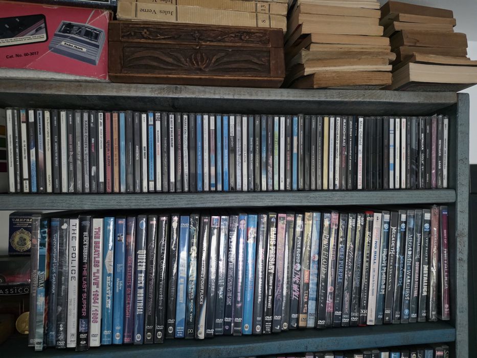 Colecție 103 DVD uri și 102  CD uri muzică diversă