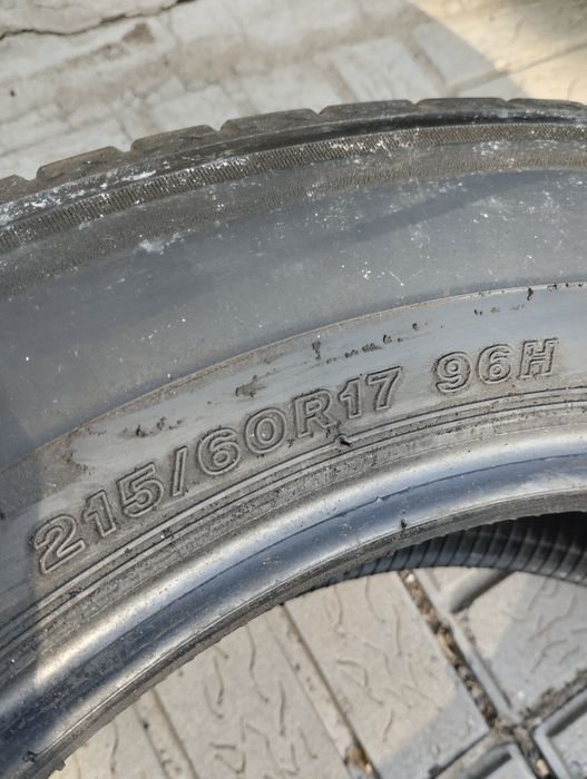 Продам шины летние . Размером 215-60-r 17.