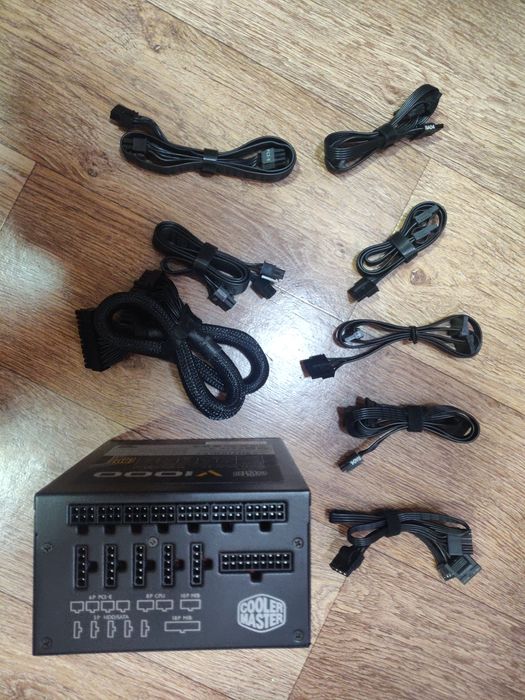 Продаю блок питания cooler master v1000