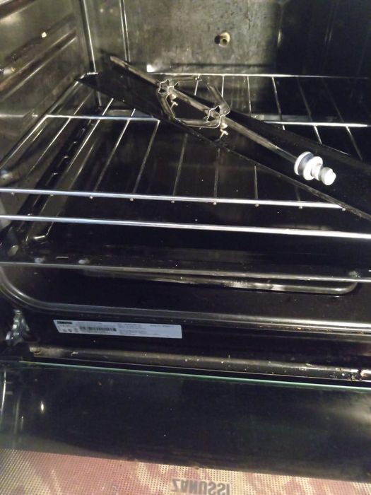 Vând aragaz Zanussi inox