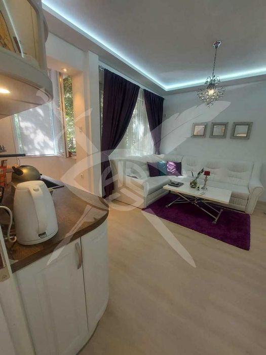 Дава се под наем Тристаен апартамент в София, Център - 68 кв.м за 797.64 € - Снимка #1