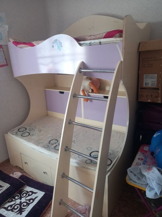 Детская двухярусная кровать