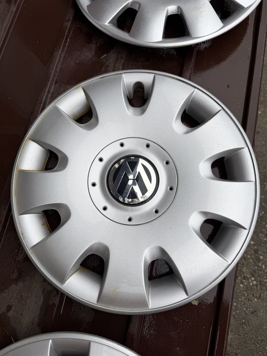 Jante de tabla 5x112 pe 15” cu anvelope de iarna + capace originale VW