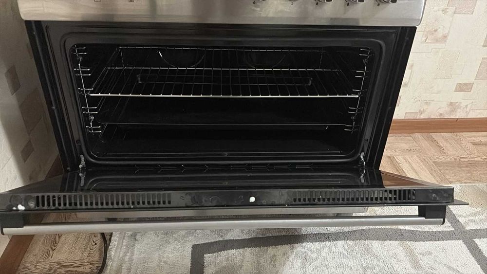 Продам газ плиту.