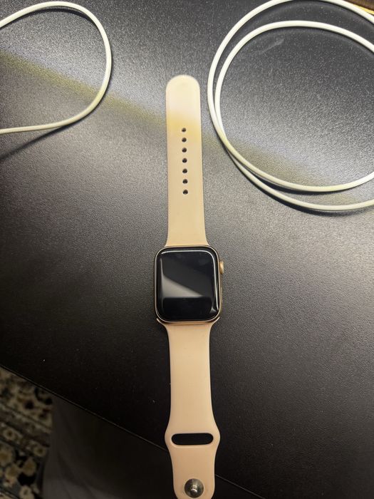 Продам Apple Watch 5