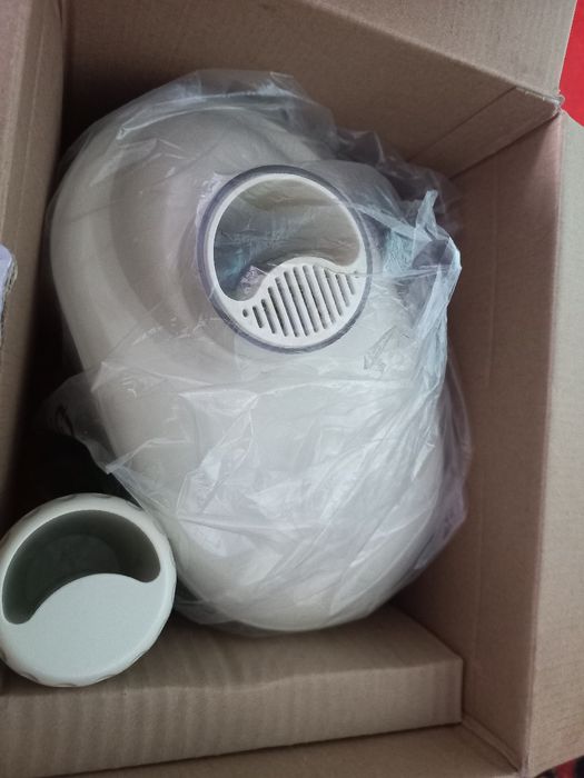 Новая соковыжималка в коробке.