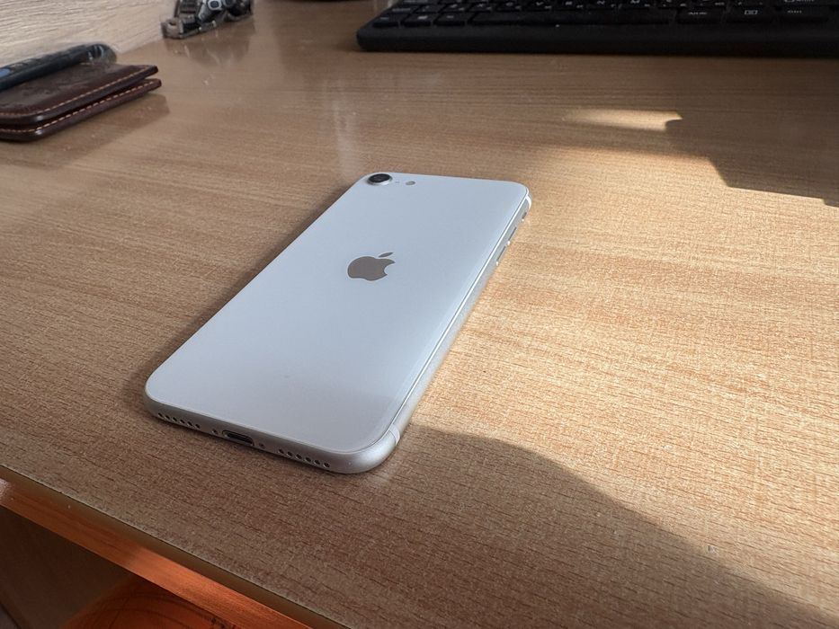 Iphone se (2020)  64 gb airpods 2