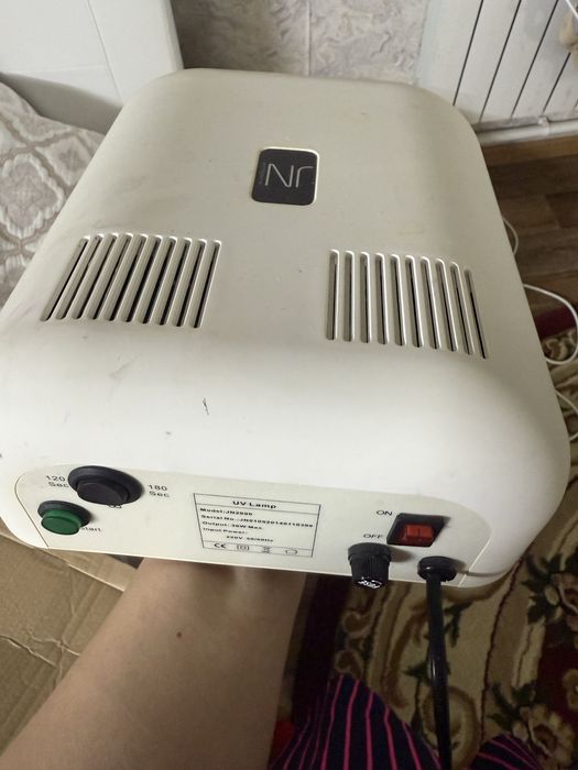 Продам лампу для ногтей