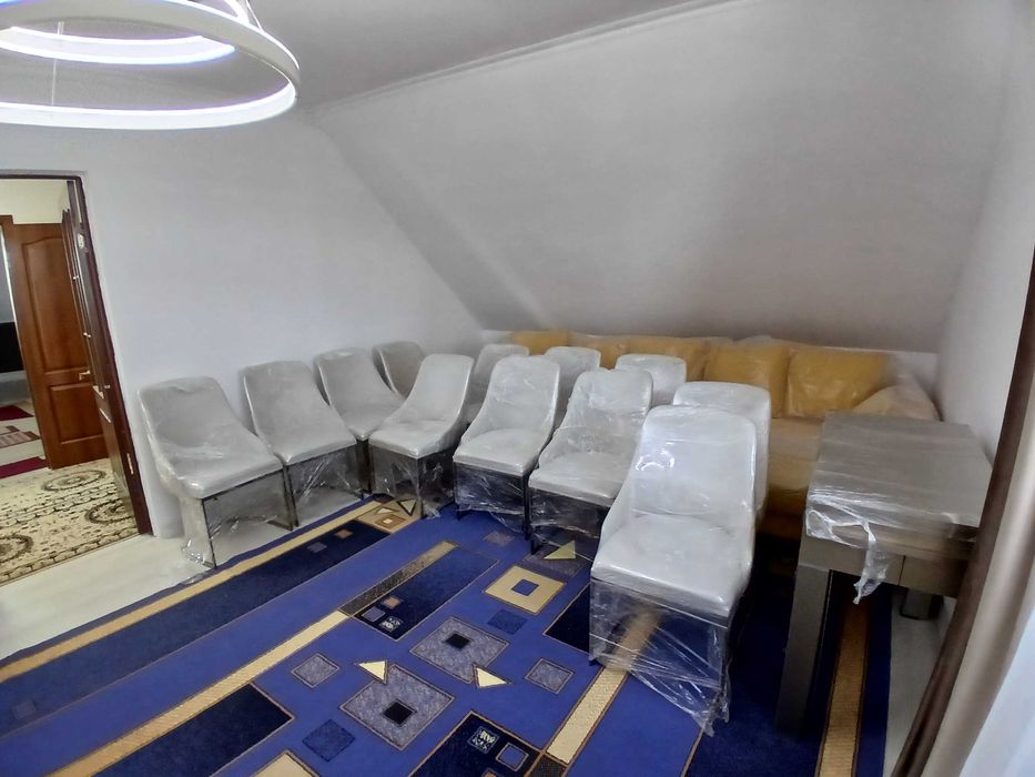 Стулья для гостец