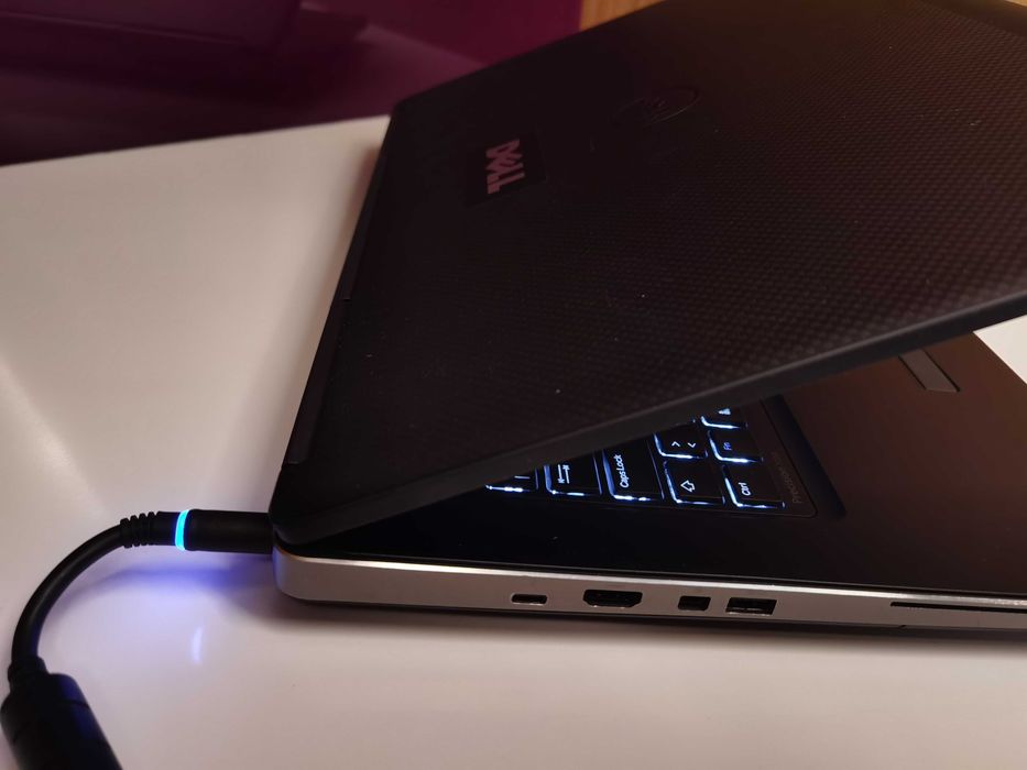 Лаптоп Dell Precision 7720 (17.3") + Подарък чанта