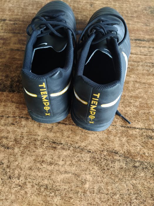 Футболни обувки тип стоножки