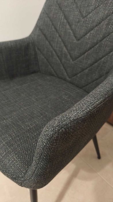 Продавам столове 2 броя