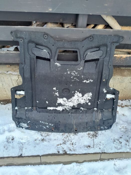 Scut motor plastic bara M Bmw F10 F11