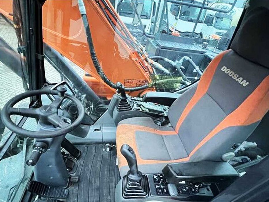 Колёсный экскаватор Doosan DX 210 W-5