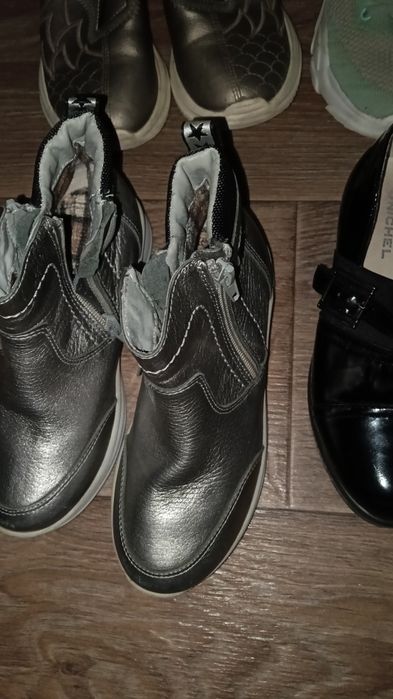 Продам обувь детскую