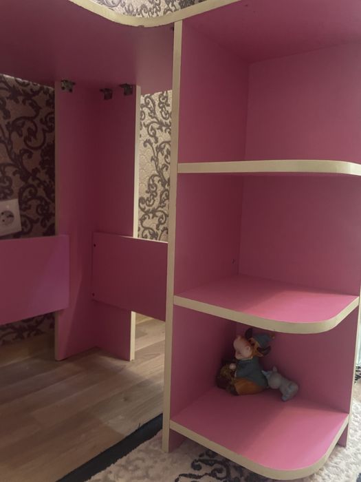 Угловой письменный стол (парта) для девочки