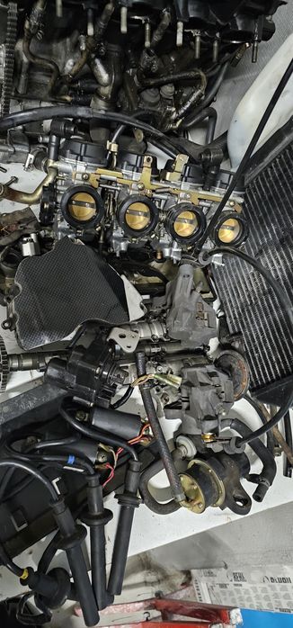 Dezmembrez yamaha r1 rn04