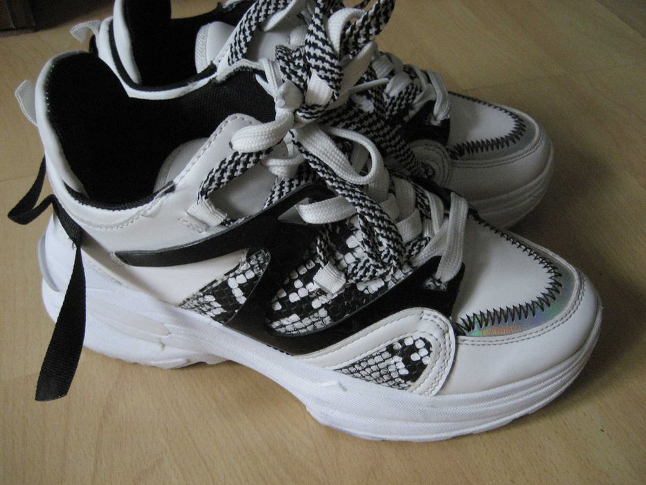 Топли сникърси и детски маратонки и обувки