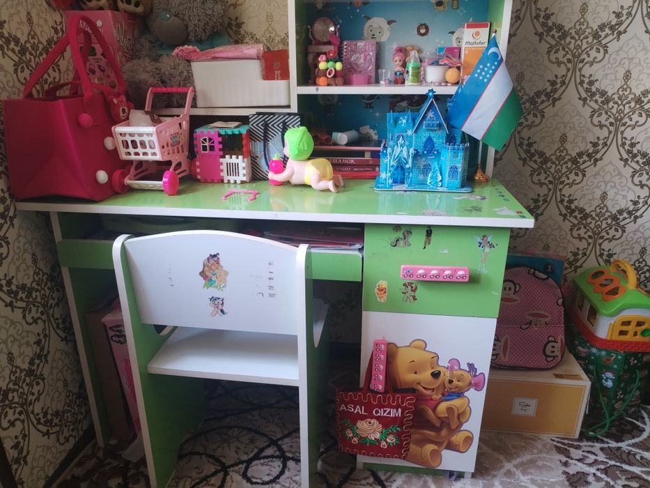 универсальный стол для комнаты и детей