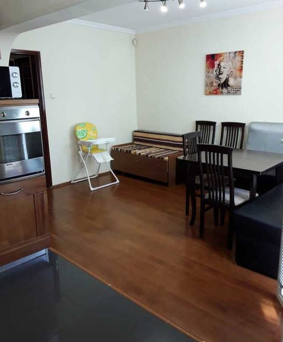 Дава се под наем Тристаен апартамент в Бургас, Център - 85 кв.м за 375 € - Снимка #10