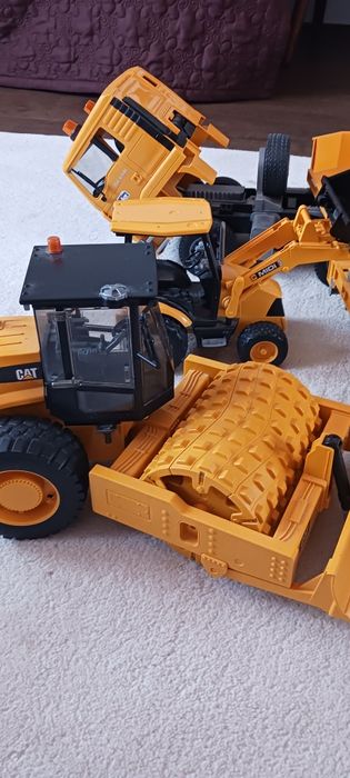 Камион, ремарке, валяк и багер Брудер Bruder